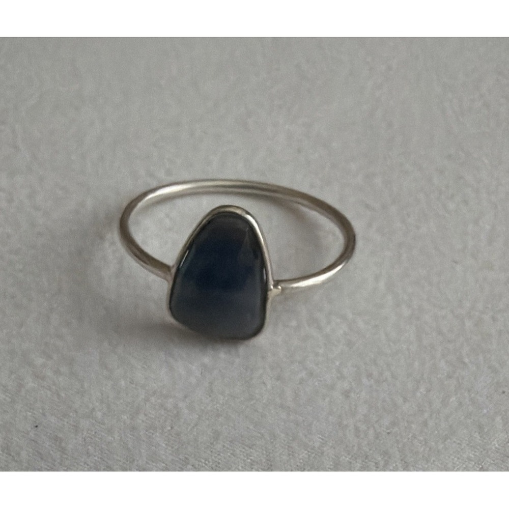 Blue Sapphire Natural  Sterling Silver Ring Size 9 Lays Flat on Finger #66